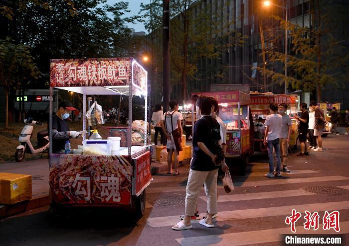 夏天赚钱的小吃_夏天小吃店卖什么好_夏天卖什么小吃赚钱